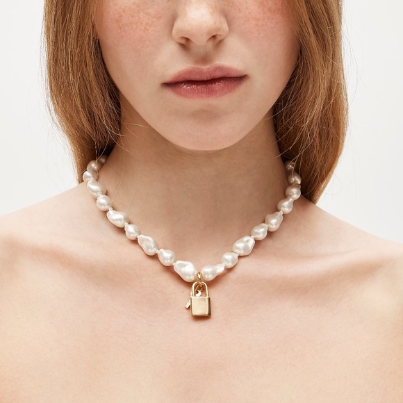 J Crew Baroque Pearl Necklace with Key Pendant in Brass NWT - Picture 2 of 4